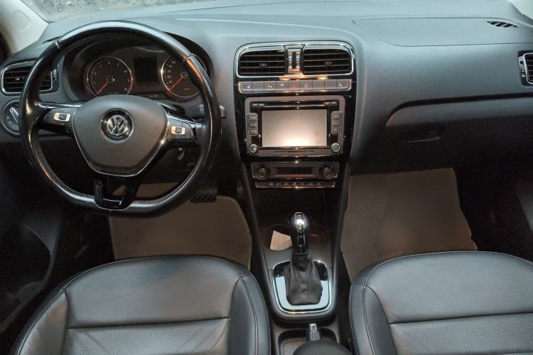 Used Volkswagen Polo 2014 1.6L Automatic Luxury Edition Center Console