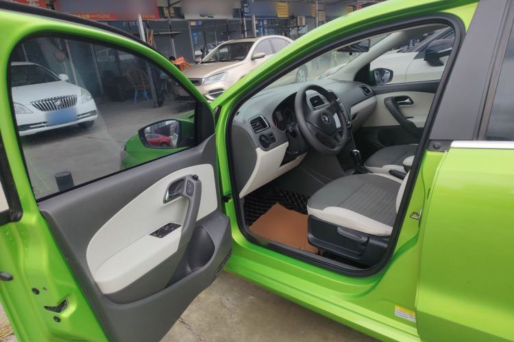 Used Volkswagen Polo 2014 1.6L Automatic Comfort Edition Driver Seat