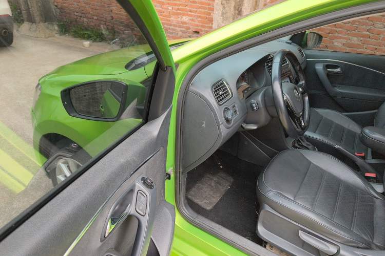 Used Volkswagen Polo 2014 1.6L Automatic Luxury Edition Driver Seat