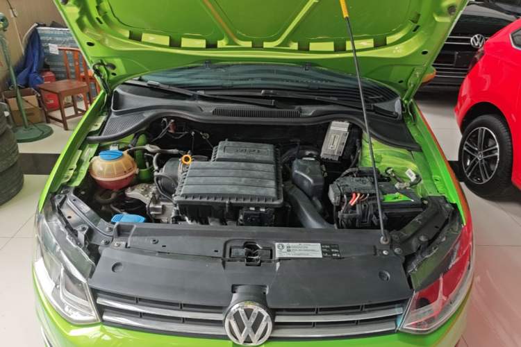 Used Volkswagen Polo 2014 1.6L Automatic Comfort Edition Engine Bay