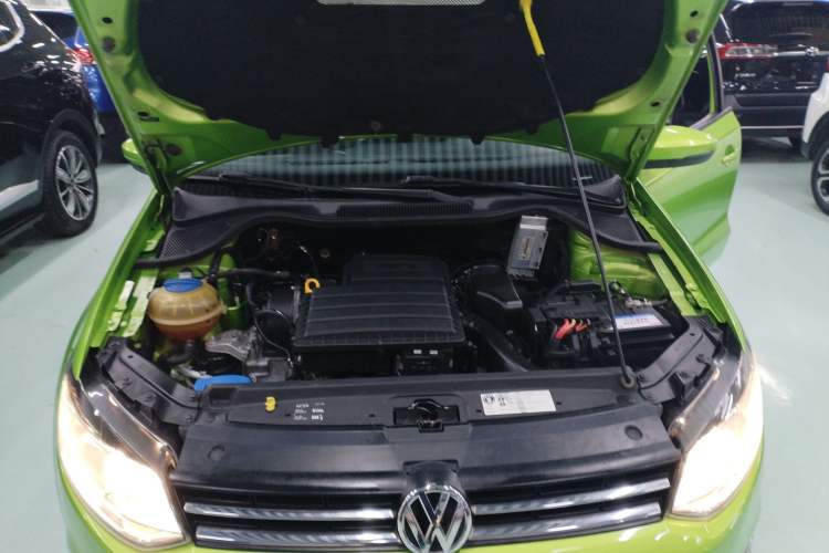 Used Volkswagen Polo 2014 1.6L Automatic Luxury Edition Engine Bay