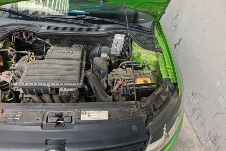 Used Volkswagen Polo 2014 1.6L Automatic Comfort Edition Engine Bay Left