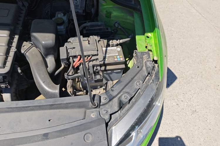 Used Volkswagen Polo 2014 1.6L Automatic Comfort Edition Engine Bay Left