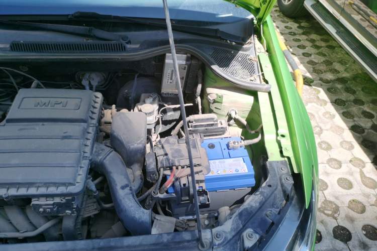 Used Volkswagen Polo 2014 1.4L Automatic Comfort Edition Engine Bay Left