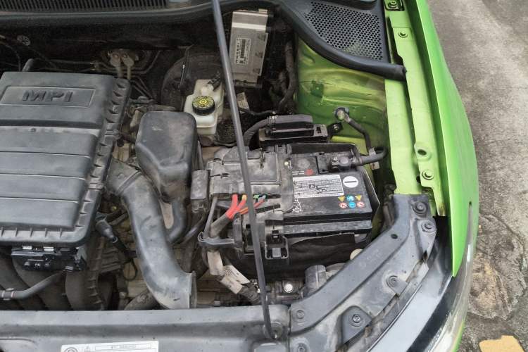 Used Volkswagen Polo 2014 1.6L Automatic Luxury Edition Engine Bay Left