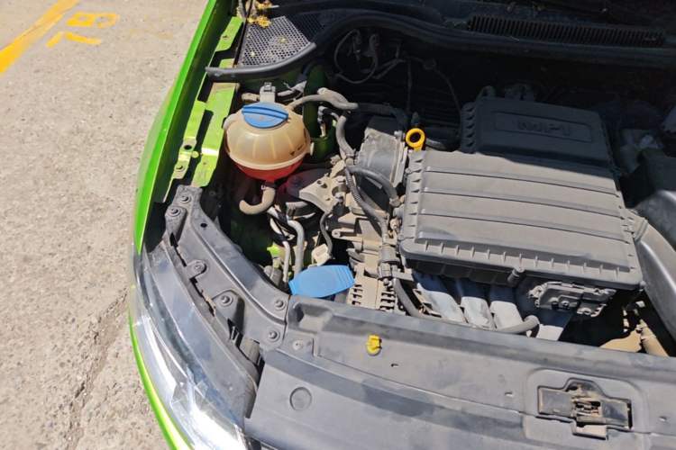 Used Volkswagen Polo 2014 1.6L Automatic Comfort Edition Engine Bay Right