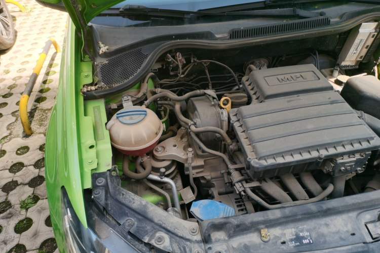 Used Volkswagen Polo 2014 1.4L Automatic Comfort Edition Engine Bay Right