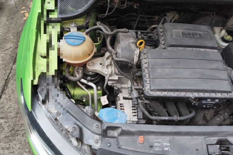 Used Volkswagen Polo 2014 1.6L Automatic Luxury Edition Engine Bay Right