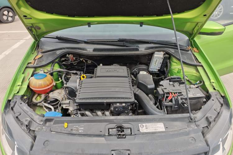 Used Volkswagen Polo 2014 1.6L Automatic Luxury Edition Engine Bay