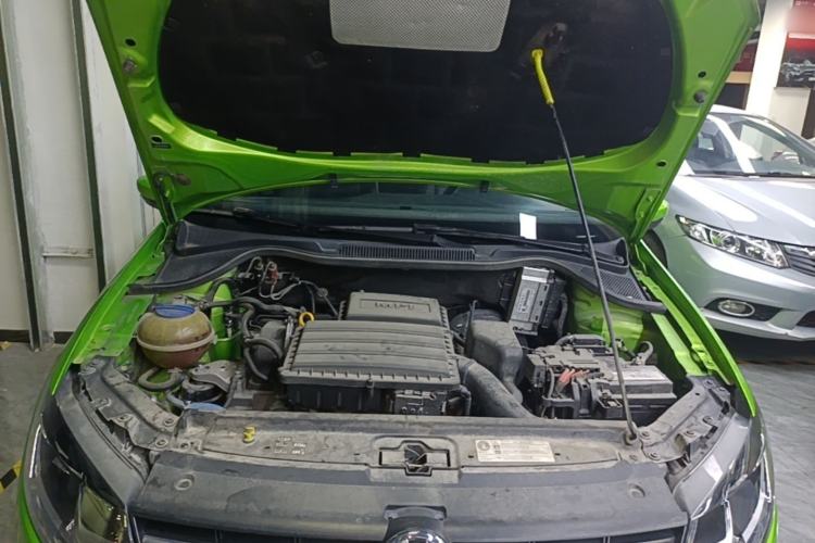 Used Volkswagen Polo 2014 1.6L Automatic Luxury Edition Engine Bay