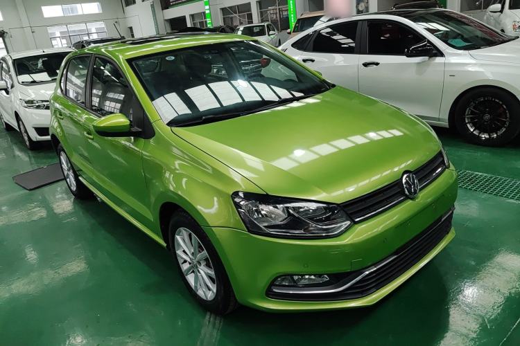 Used Volkswagen Polo 2014 1.6L Automatic Luxury Edition Front Right 45 Deg