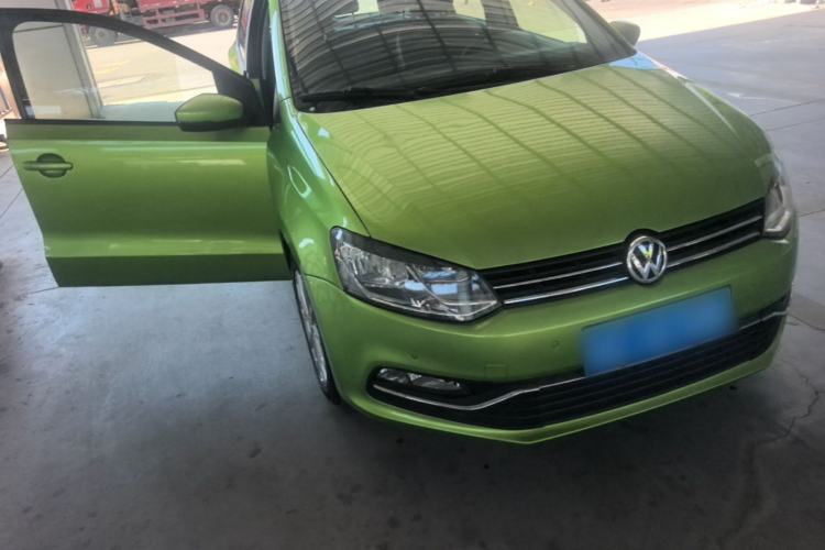 Used Volkswagen Polo 2014 1.6L Automatic Luxury Edition Front Right 45 Deg