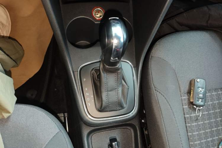 Used Volkswagen Polo 2014 1.6L Automatic Comfort Edition Gear Lever