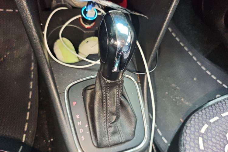 Used Volkswagen Polo 2014 1.6L Automatic Comfort Edition Gear Lever