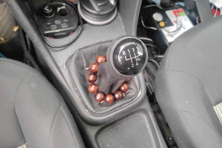 Used Volkswagen Polo 2014 1.4L Manual Fashion Edition Gear Lever