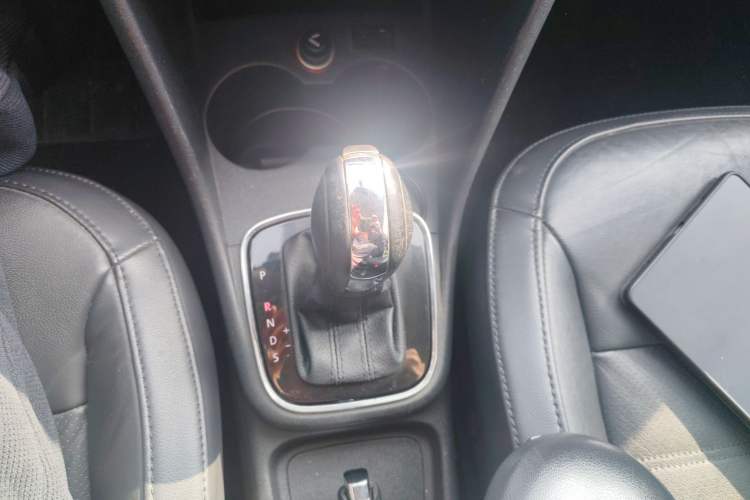 Used Volkswagen Polo 2014 1.6L Automatic Luxury Edition Gear Lever