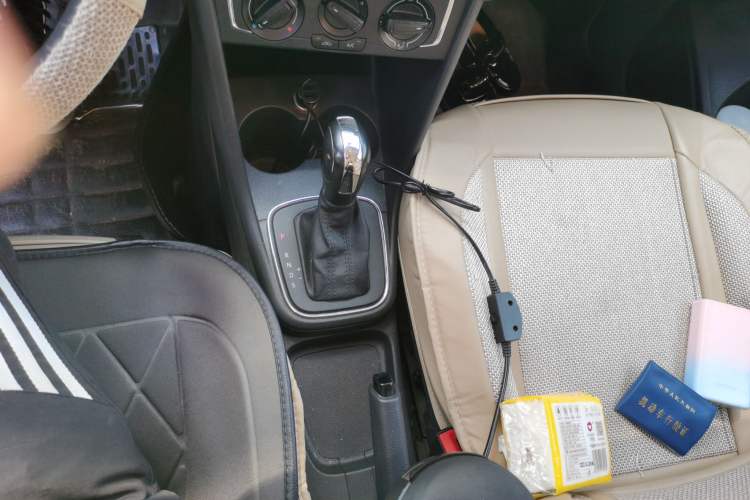 Used Volkswagen Polo 2014 1.4L Automatic Comfort Edition Gear Lever
