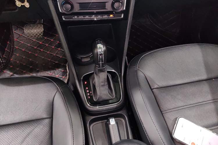 Used Volkswagen Polo 2014 1.6L Automatic Luxury Edition Gear Lever