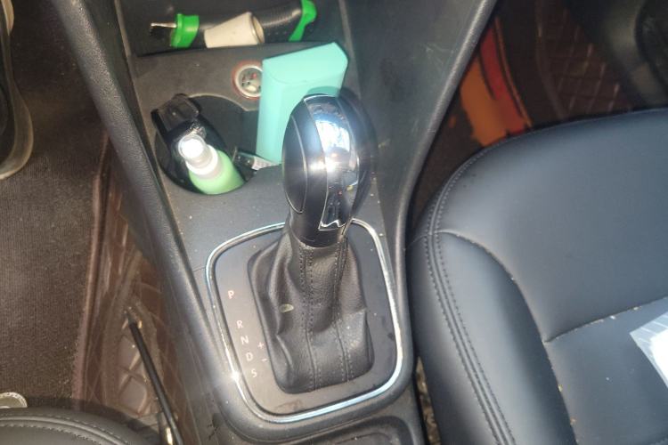 Used Volkswagen Polo 2014 1.6L Automatic Comfort Edition Gear Lever