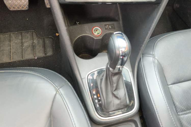 Used Volkswagen Polo 2014 1.6L Automatic Luxury Edition Gear Lever