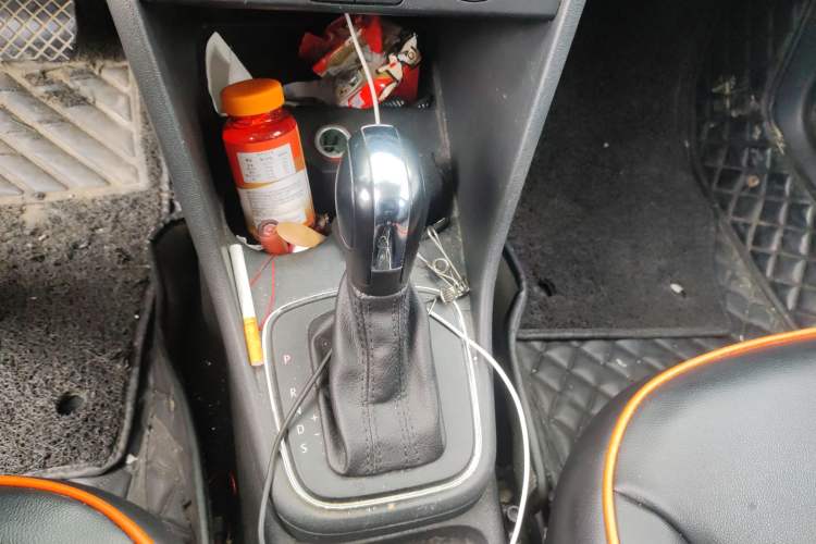 Used Volkswagen Polo 2014 1.4L Automatic Comfort Edition Gear Lever