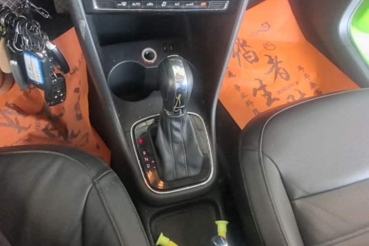 Used Volkswagen Polo 2014 1.6L Automatic Luxury Edition Gear Lever