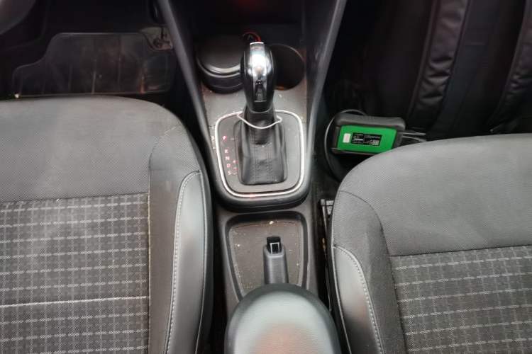 Used Volkswagen Polo 2014 1.6L Automatic Comfort Edition Gear Lever