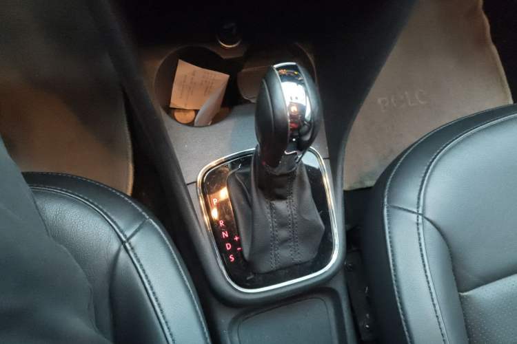 Used Volkswagen Polo 2014 1.6L Automatic Luxury Edition Gear Lever