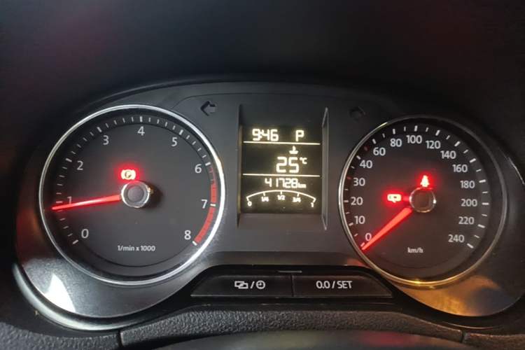 Used Volkswagen Polo 2014 1.6L Automatic Luxury Edition Instrument Cluster