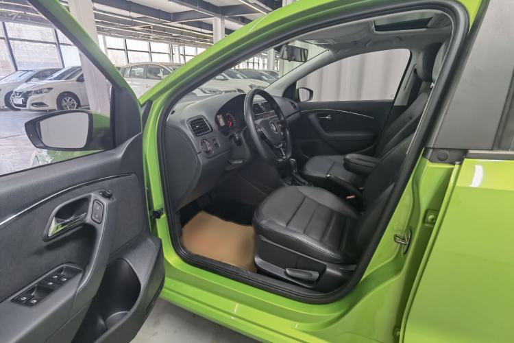 Used Volkswagen Polo 2014 1.6L Automatic Luxury Edition Interior 1