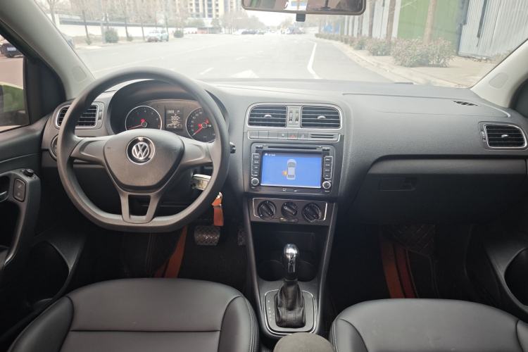 Used Volkswagen Polo 2014 1.6L Automatic Comfort Edition Interior 1