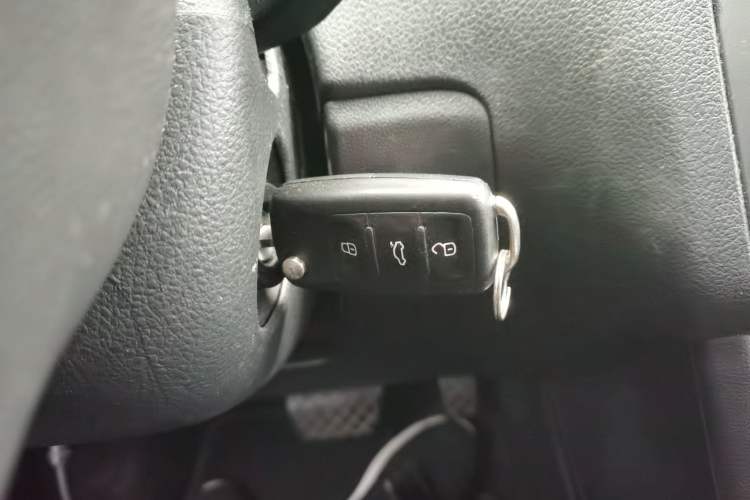 Used Volkswagen Polo 2014 1.6L Automatic Comfort Edition Interior 1