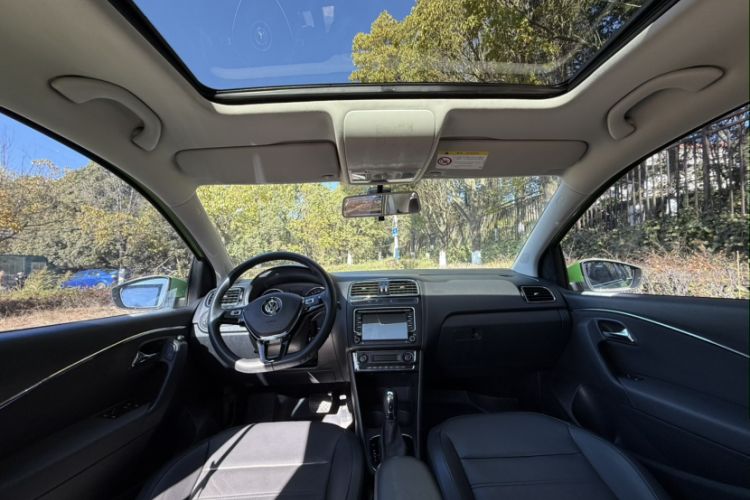 Used Volkswagen Polo 2014 1.6L Automatic Luxury Edition Interior 2