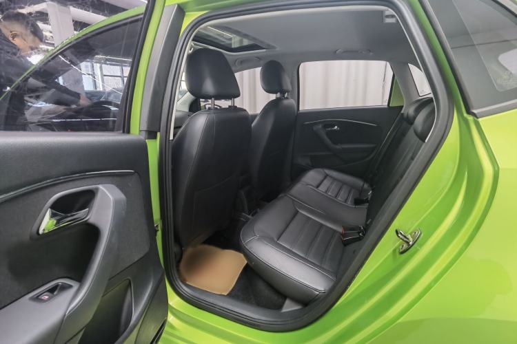 Used Volkswagen Polo 2014 1.6L Automatic Luxury Edition Interior 2