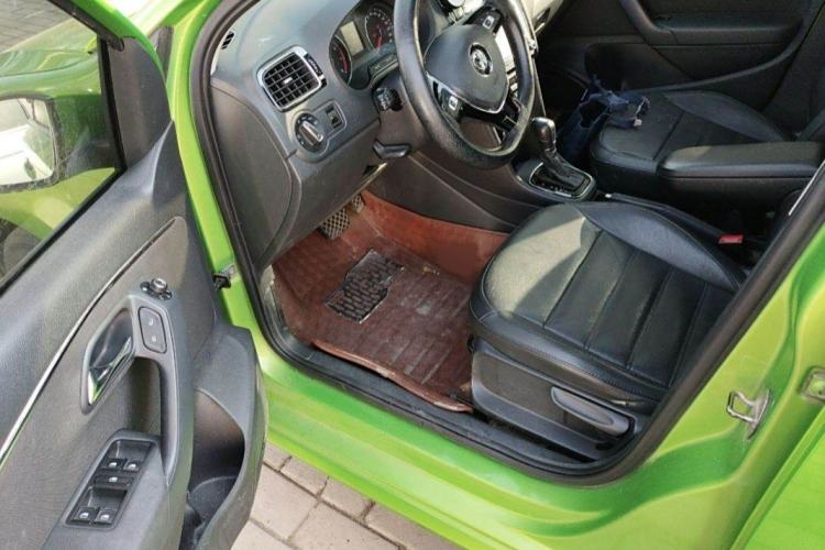 Used Volkswagen Polo 2014 1.6L Automatic Luxury Edition Interior 2