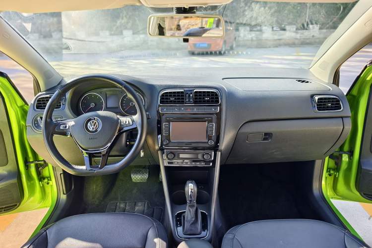 Used Volkswagen Polo 2014 1.6L Automatic Luxury Edition Interior 2