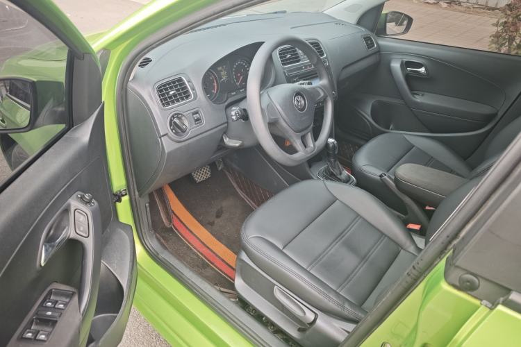 Used Volkswagen Polo 2014 1.6L Automatic Comfort Edition Interior 3