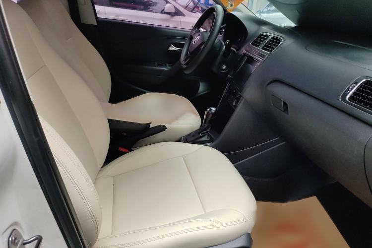 Used Volkswagen Polo 2014 1.6L Automatic Comfort Edition Interior 4