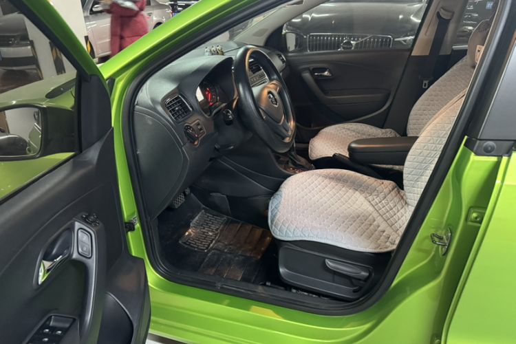 Used Volkswagen Polo 2014 1.6L Automatic Comfort Edition Interior 4