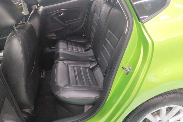 Used Volkswagen Polo 2014 1.6L Automatic Luxury Edition Interior 4