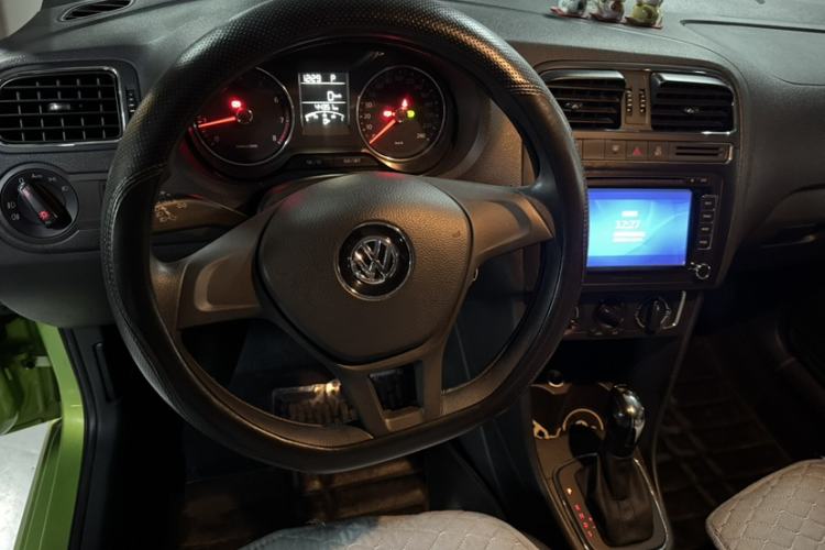 Used Volkswagen Polo 2014 1.6L Automatic Comfort Edition Interior 5