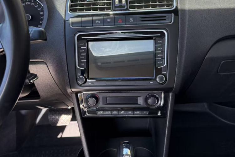 Used Volkswagen Polo 2014 1.6L Automatic Luxury Edition Interior 5