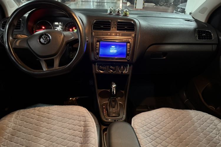 Used Volkswagen Polo 2014 1.6L Automatic Comfort Edition Interior 6