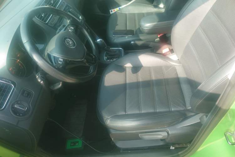 Used Volkswagen Polo 2014 1.6L Automatic Luxury Edition Left Front Seat