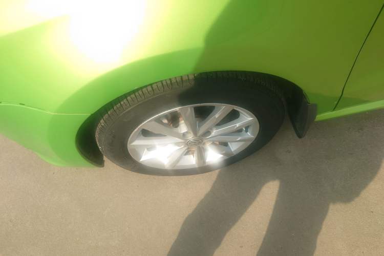 Used Volkswagen Polo 2014 1.6L Automatic Luxury Edition Left Front Wheel Hub