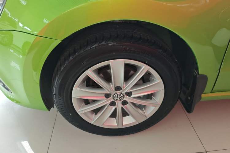 Used Volkswagen Polo 2014 1.6L Automatic Comfort Edition Left Front Wheel Hub