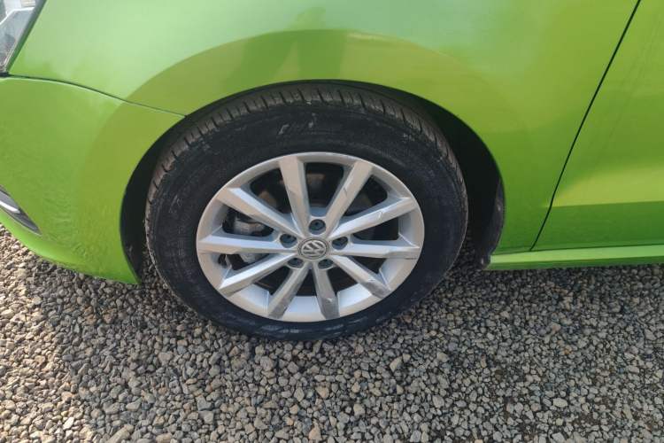 Used Volkswagen Polo 2014 1.6L Automatic Luxury Edition Left Front Wheel Hub