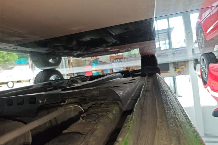 Used Volkswagen Polo 2014 1.6L Automatic Comfort Edition Left Side Sill