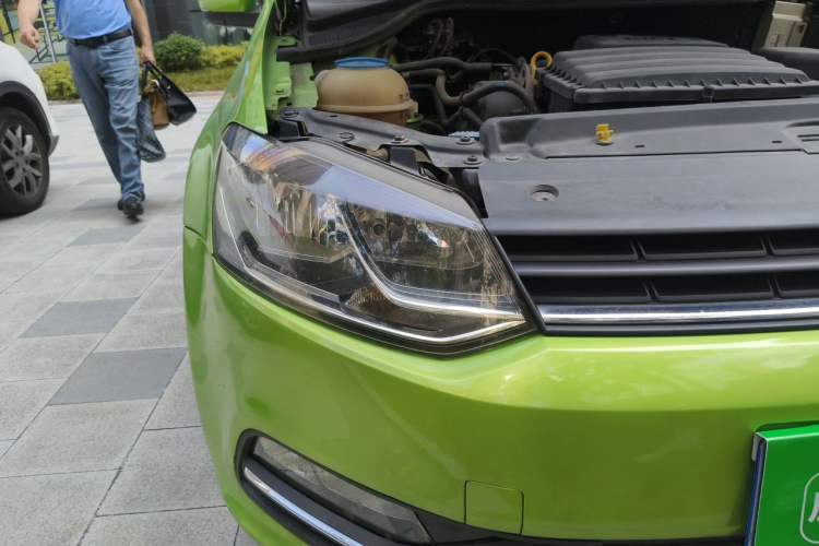 Used Volkswagen Polo 2014 1.6L Automatic 30th Anniversary Edition Right Front Headlight