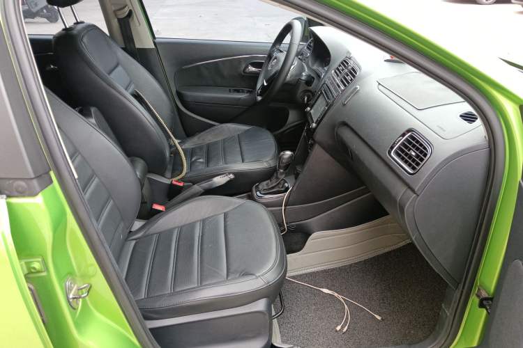 Used Volkswagen Polo 2014 1.6L Automatic Luxury Edition Right Front Seat
